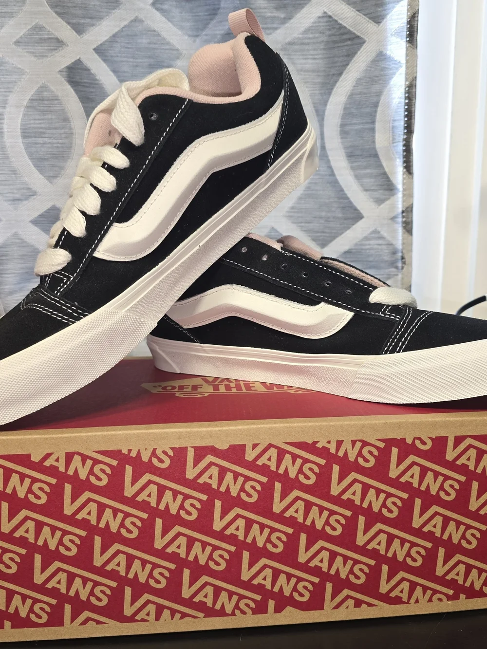 Vans Men’s Black & Pink Old Skool Skate Shoes